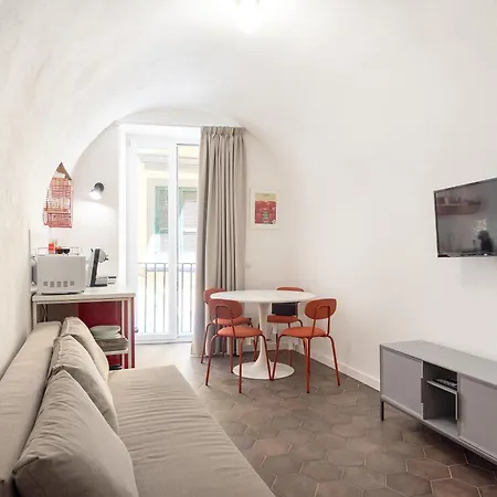 Three Brother's Augusteo Lägenhet *