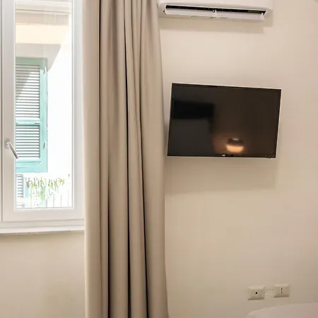 Three Brother's Augusteo Appartement