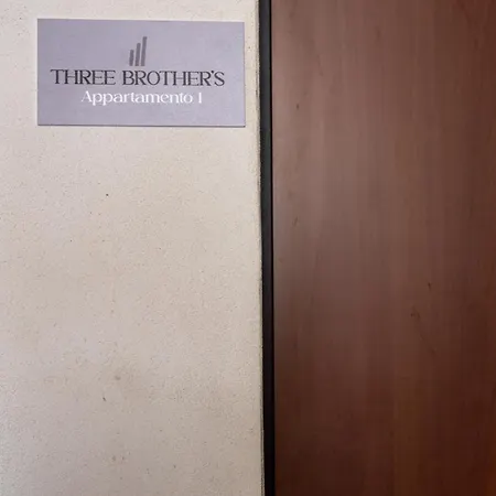 Three Brother's Augusteo * Napels